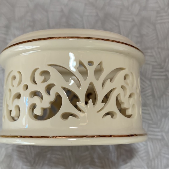 LENOX SET OF (2) Cream  Pierced  Cut Out Votive Candle Holder With Gold Trim - Picture 7 of 10